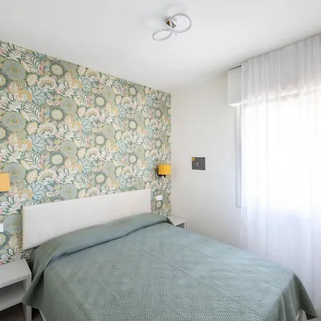 Elegant And Luminous With Terrace Апартаменти